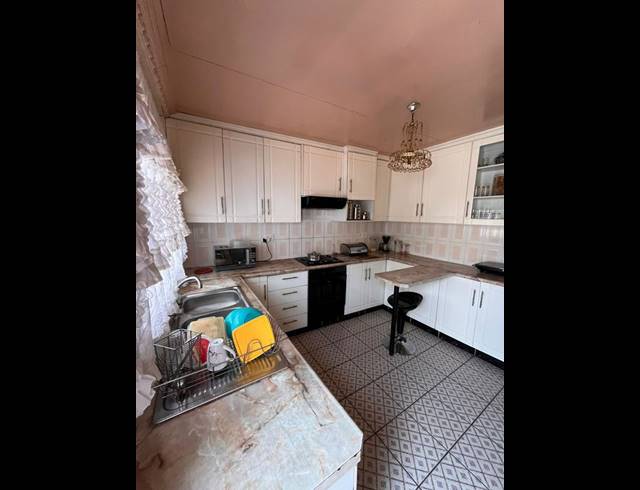 5 BEDROOM HOUSE FOR SALE IN SOSHANGUVE AA